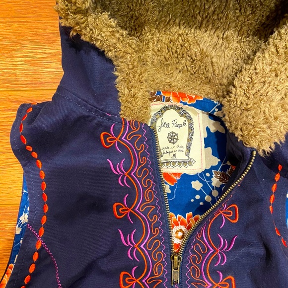 Free People vest with hood - Picture 3 of 6